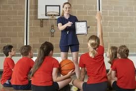 梅西杯开战，梅西和苏亚雷斯现场观战巴萨U16和河床U16的比赛