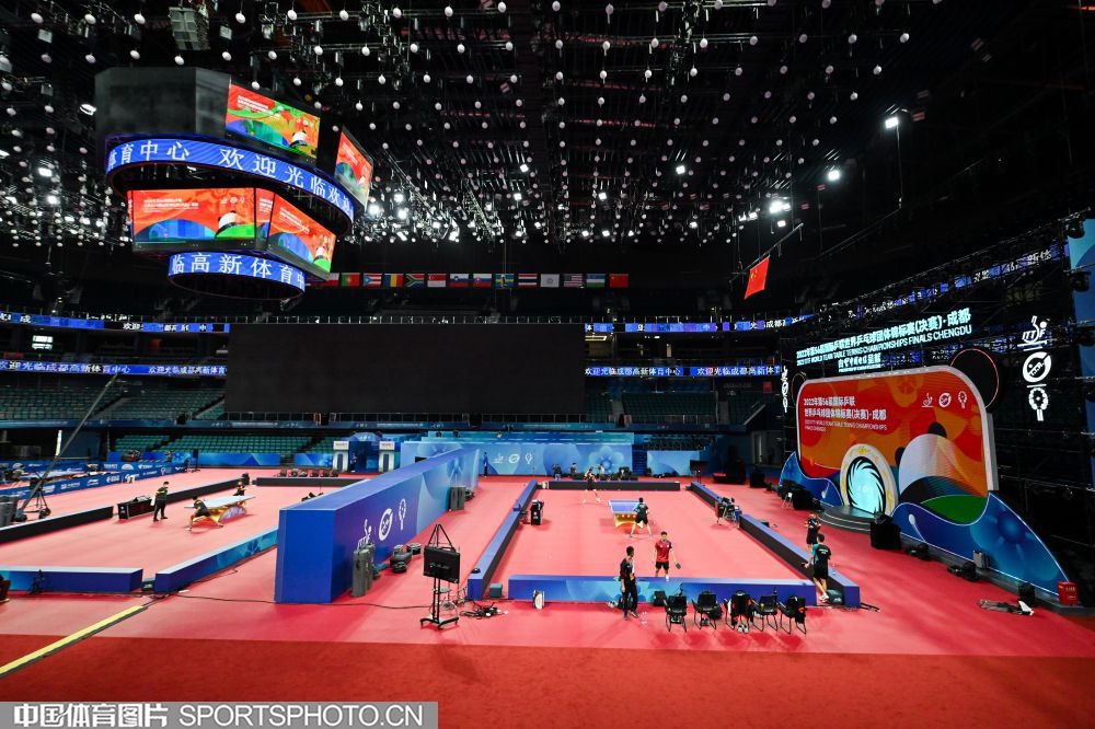 官方：英格兰名哨安东尼-泰勒将执法欧冠第4轮布鲁日vs巴萨